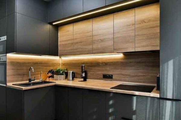 کابینت آشپزخانه مدرن با ترکیب چوب و رنگ تیره